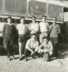 Oran- SDV- 7097- groupe d'amis devant la sotac 